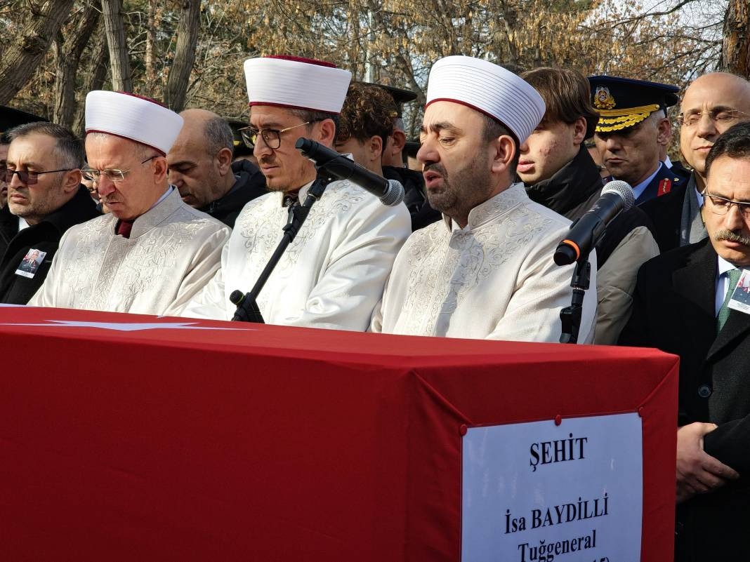 Kayseri şehidine ağladı! Tuğgeneral İsa Baydilli'ye son veda - Resim: 23